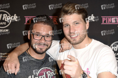 Pinktober Aktion im Hard Rock Cafe Berlin
