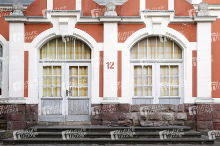 DOOR ART: Bahnhofstür / Railway Station Door Bodypainting