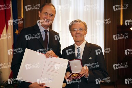 Goldenes Ehrenkreuz für Milan Turkovic in Wien