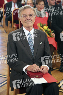 Goldenes Ehrenkreuz für Milan Turkovic in Wien