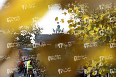 Das Brandenburger Tor in Berlin im Herbst