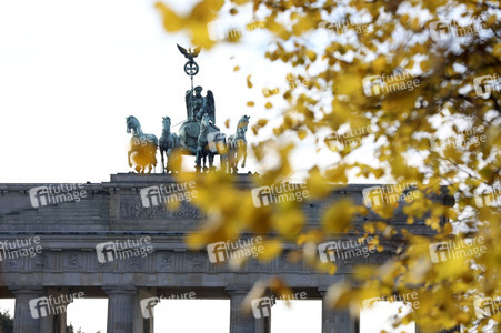 Das Brandenburger Tor in Berlin im Herbst