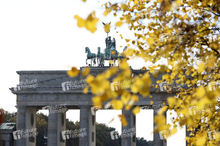 Das Brandenburger Tor in Berlin im Herbst