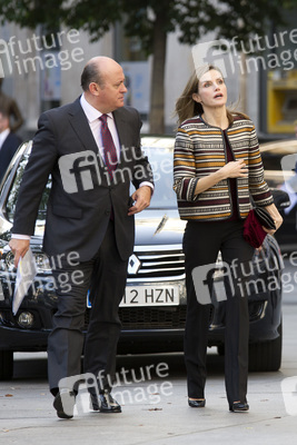Letizia von Spanien in der Medizinischen Hochschule Madrid