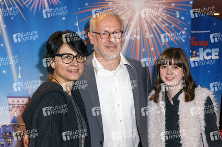 Premiere 'Disney on Ice - 100 Jahre voller Zauber' in Köln