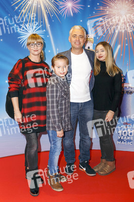 Premiere 'Disney on Ice - 100 Jahre voller Zauber' in Köln