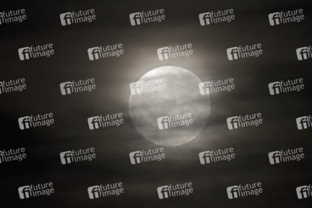 Super-Vollmond über Berlin