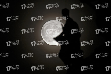 Super-Vollmond über Berlin