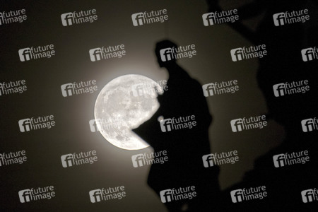 Super-Vollmond über Berlin