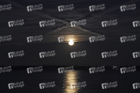 Super-Vollmond über Bitterfeld