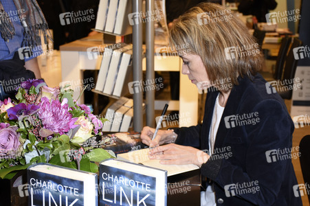 Autogrammstunde mit Charlotte Link in München