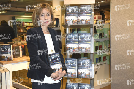 Autogrammstunde mit Charlotte Link in München