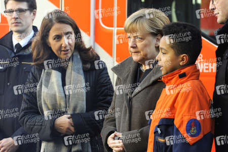 Angela Merkel besucht Jugendfeuerwehr in Berlin