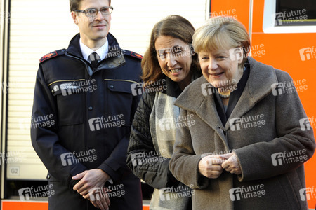 Angela Merkel besucht Jugendfeuerwehr in Berlin