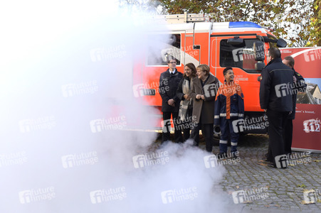 Angela Merkel besucht Jugendfeuerwehr in Berlin