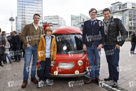 Filmpremiere 'Robbi, Tobbi und das Fliewatüüt' in Köln