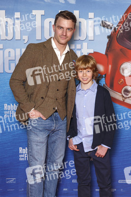 Filmpremiere 'Robbi, Tobbi und das Fliewatüüt' in Köln