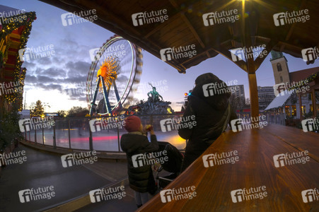 Weihnachtsmarkt am Alexanderplatz in Berlin