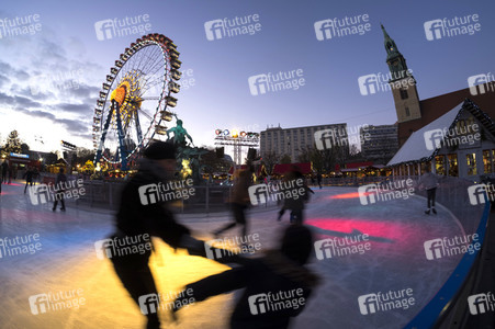 Weihnachtsmarkt am Alexanderplatz in Berlin