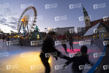 Weihnachtsmarkt am Alexanderplatz in Berlin