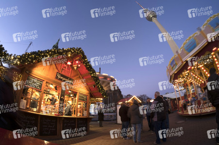 Weihnachtsmarkt am Alexanderplatz in Berlin