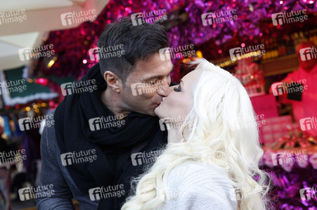 Fototermin 'Daniela Katzenberger - mit Lucas im Weihnachtsfieber' in Köln