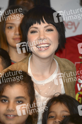 Charity Aktion mit Carly Rae Jepsen in New York