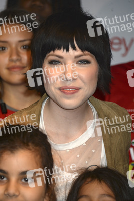 Charity Aktion mit Carly Rae Jepsen in New York