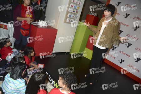 Charity Aktion mit Carly Rae Jepsen in New York