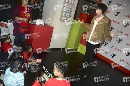 Charity Aktion mit Carly Rae Jepsen in New York