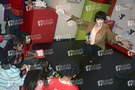 Charity Aktion mit Carly Rae Jepsen in New York