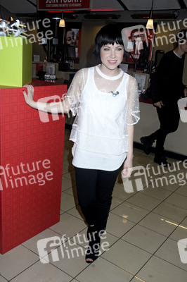 Charity Aktion mit Carly Rae Jepsen in New York
