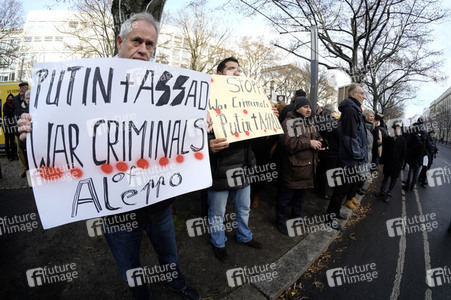 Protestkundgebung gegen russischen Militäreinsatz in Syrien in Berlin