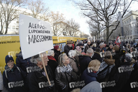Protestkundgebung gegen russischen Militäreinsatz in Syrien in Berlin