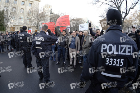 Protestkundgebung gegen russischen Militäreinsatz in Syrien in Berlin