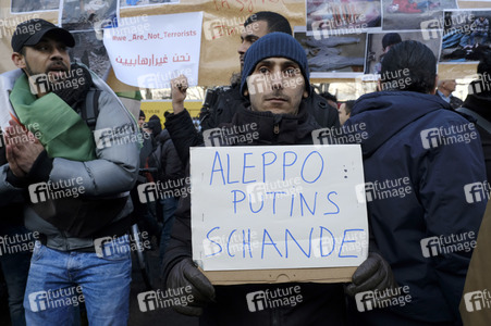 Protestkundgebung gegen russischen Militäreinsatz in Syrien in Berlin