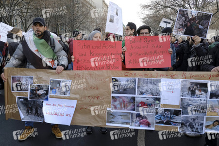 Protestkundgebung gegen russischen Militäreinsatz in Syrien in Berlin