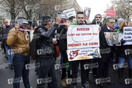 Protestkundgebung gegen russischen Militäreinsatz in Syrien in Berlin
