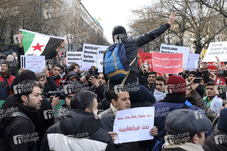 Protestkundgebung gegen russischen Militäreinsatz in Syrien in Berlin