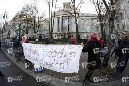 Protestkundgebung gegen russischen Militäreinsatz in Syrien in Berlin