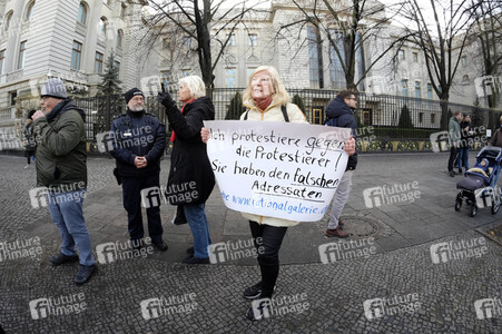 Protestkundgebung gegen russischen Militäreinsatz in Syrien in Berlin