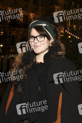 Jana Meyerdierks und Carolina Gorun auf dem Weihnachtsmarkt in Hamburg
