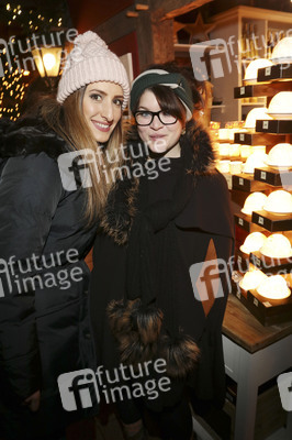 Jana Meyerdierks und Carolina Gorun auf dem Weihnachtsmarkt in Hamburg
