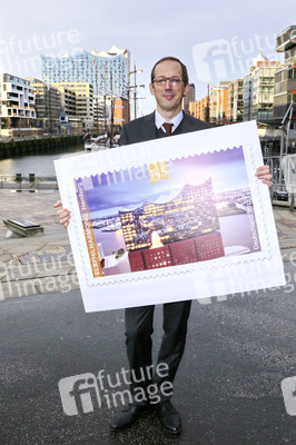 Präsentation der Elbphilharmonie Briefmarke in Hamburg