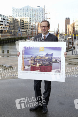 Präsentation der Elbphilharmonie Briefmarke in Hamburg