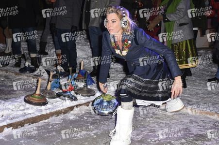 Angermaier Jubiläums Eisstock-WM in Tracht 2017 in München