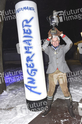 Angermaier Jubiläums Eisstock-WM in Tracht 2017 in München