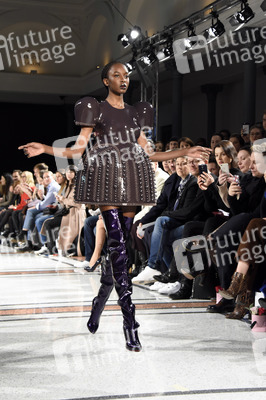 Marina Hoermanseder Fashion Show auf der Mercedes-Benz Fashion Week Berlin Autumn/Winter 2017