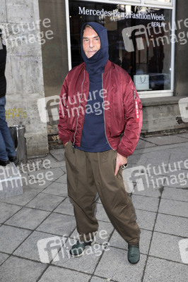 Vladimir Karaleev Fashion Show auf der Mercedes-Benz Fashion Week Berlin Autumn/Winter 2017