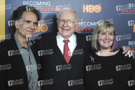 Doku-Premiere 'Becoming Warren Buffett' in New York
